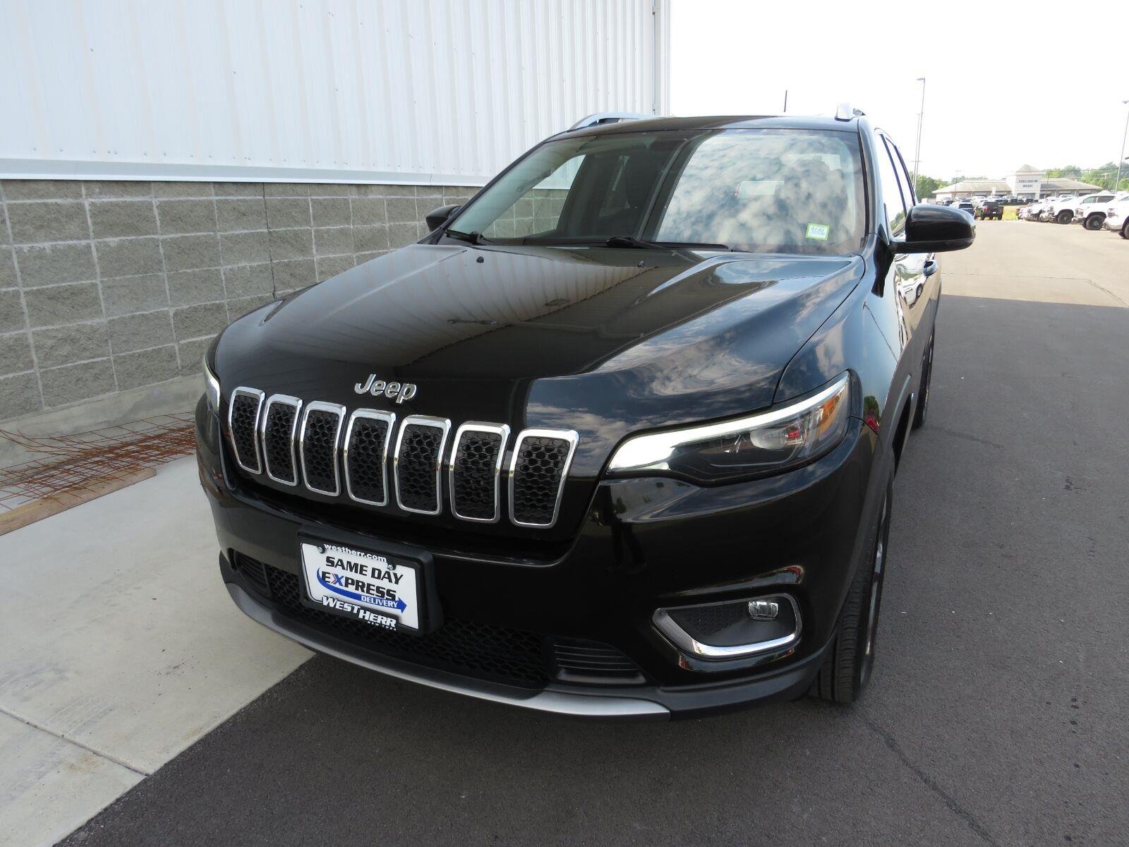 Used 2019 Diamond Black Crystal Pearlcoat Jeep Limited image 14