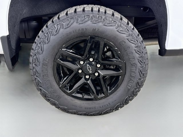 New 2026 Summit White Chevrolet Custom Trail Boss image 30