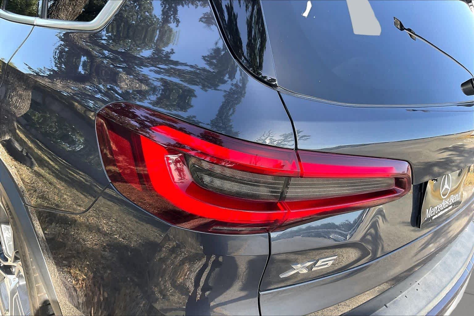 Used 2020 Arctic Gray Metallic BMW xDrive40i image 27