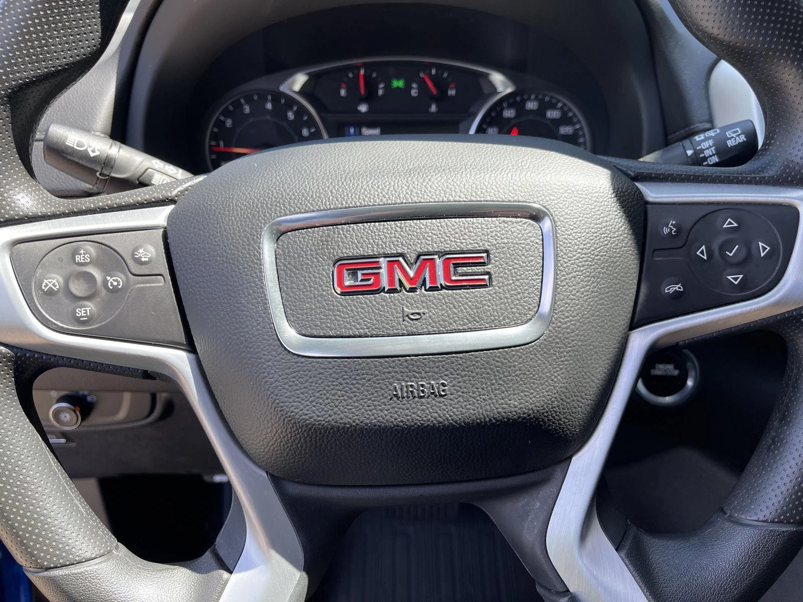 Used 2024 Riptide Metallic GMC SLE image 21