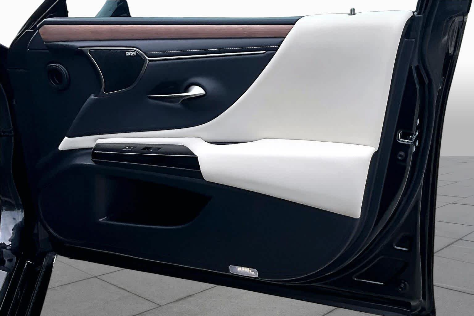 Used 2025 Caviar Lexus Ultra Luxury image 27