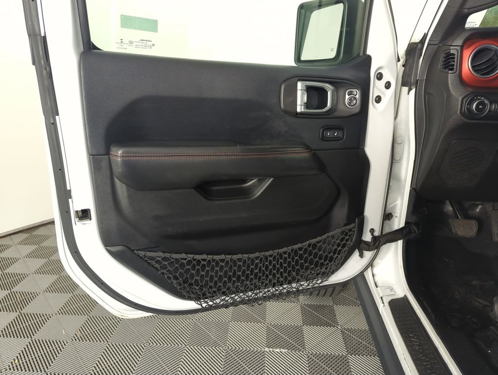 Used 2019 White Jeep Unlimited Rubicon image 17