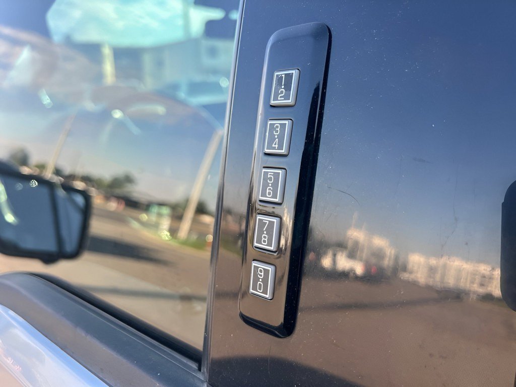 Used 2022 Silver Metallic Ford XLT image 22