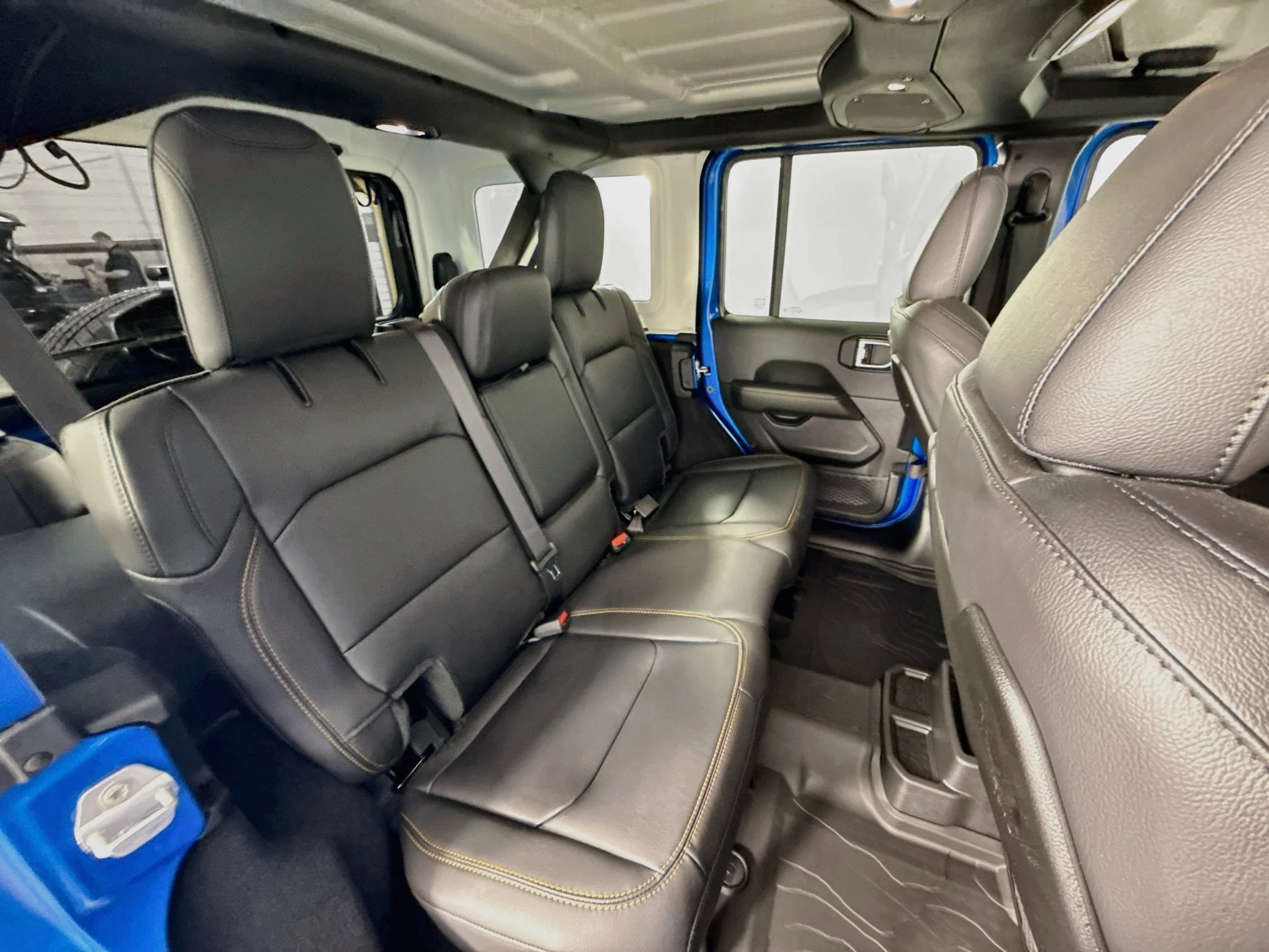 Used 2025 Hydro Blue Pearlcoat Jeep Sahara image 25
