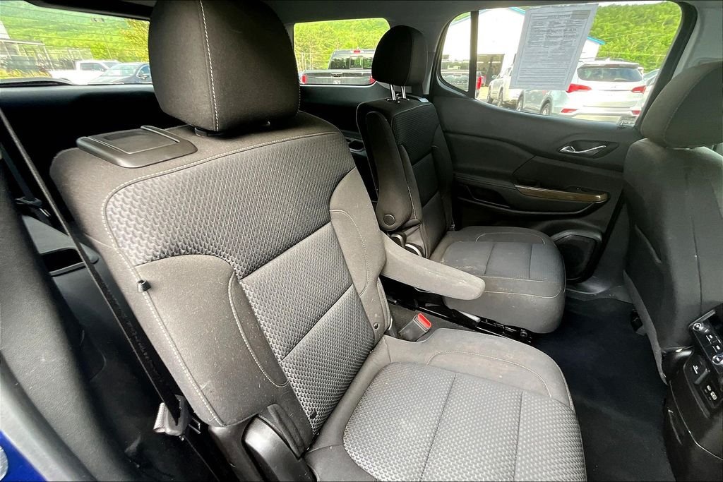 Used 2023 Ultra Blue Metallic GMC SLE image 16