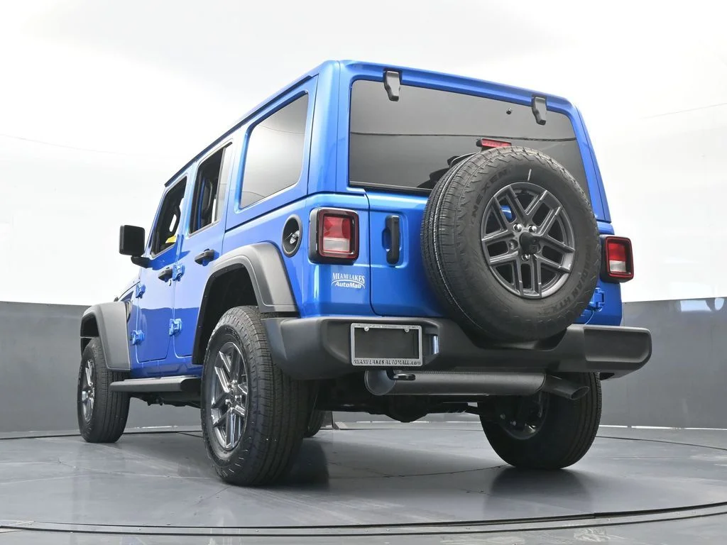 Used 2025 Hydro Blue Pearl Coat Jeep Sport S image 52