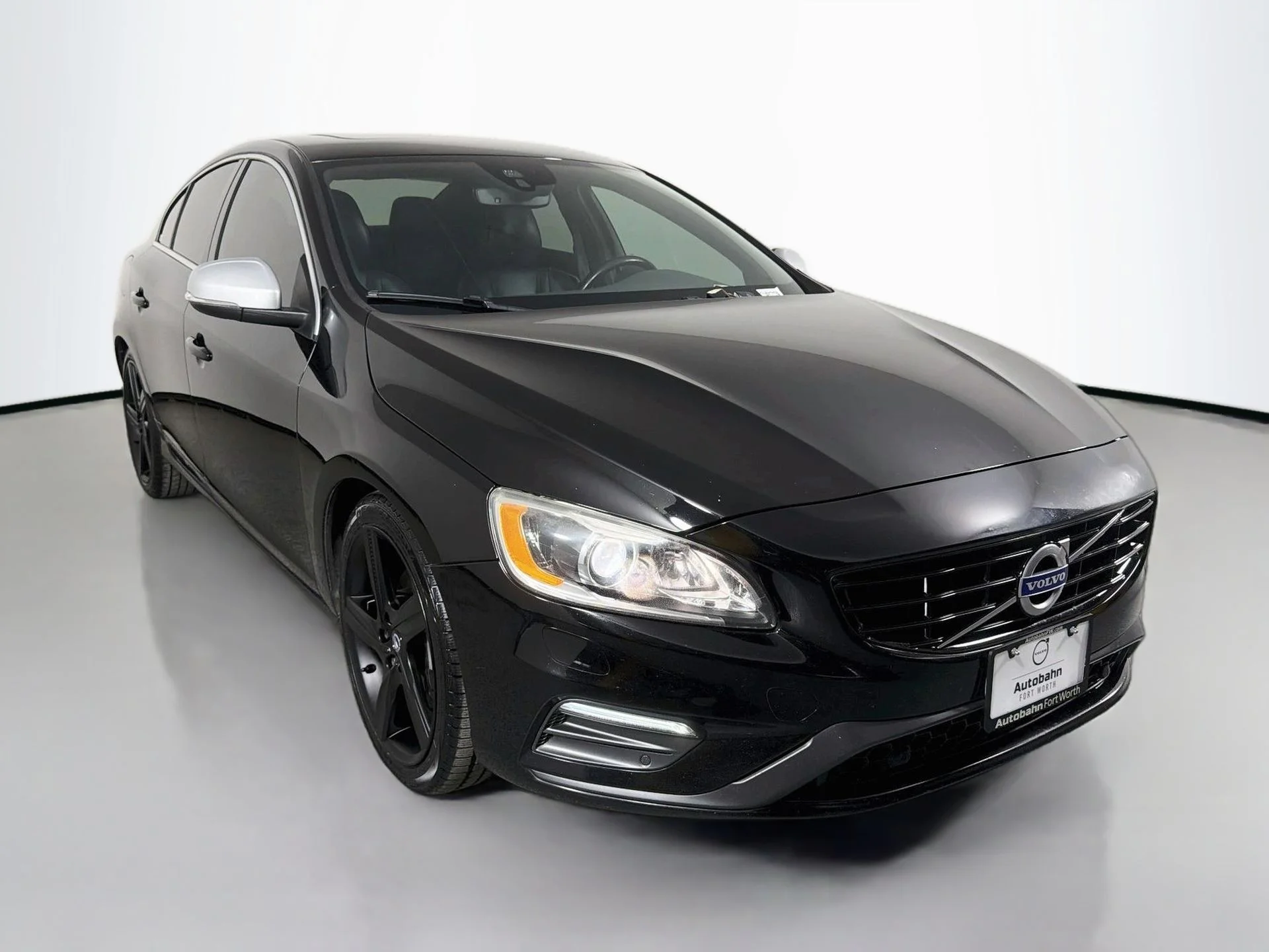 Used 2016 Black Volvo T6 Drive-E R-Design image 3