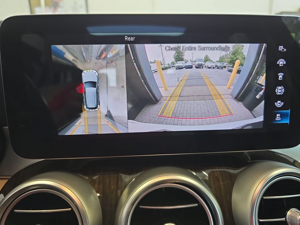 Used 2021  Mercedes-Benz GLC 300 image 24