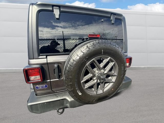 Used 2025 Granite Crystal Clearcoat Metallic Jeep Sport S image 4