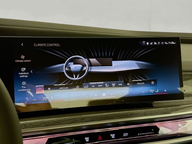 2025 BMW 7 Series 760i - Photo 16