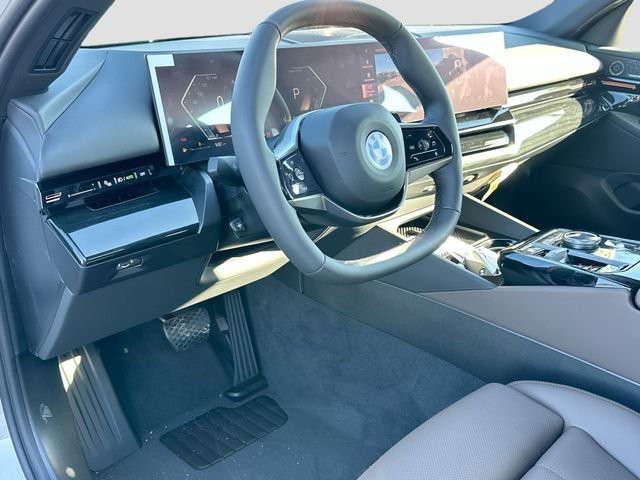 New 2026 White BMW 530i image 7