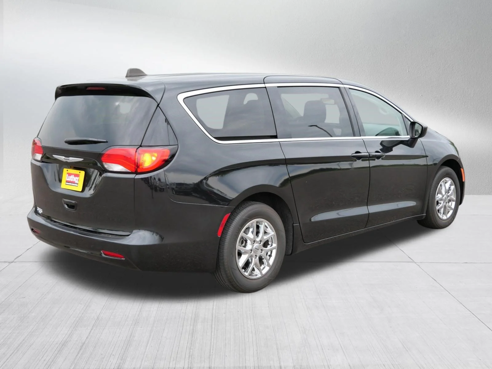 Used 2024 Brilliant Black Crystal Pearlcoat Chrysler LX image 7