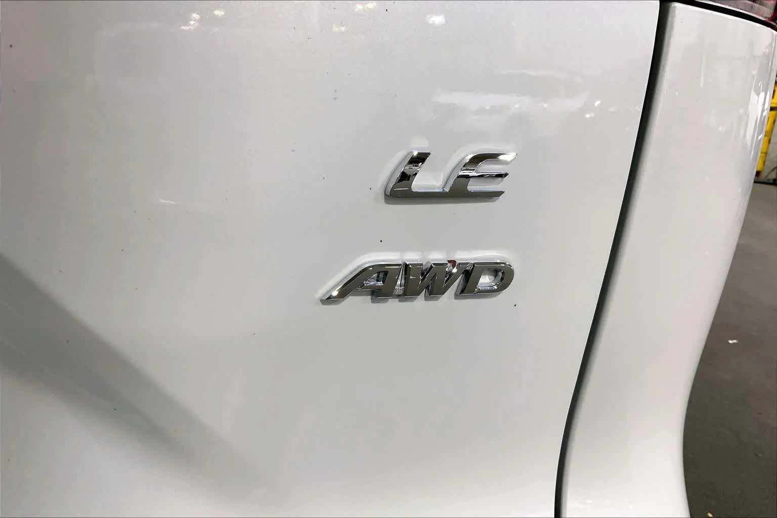 Used 2024 Wind Chill Pearl Toyota LE image 10