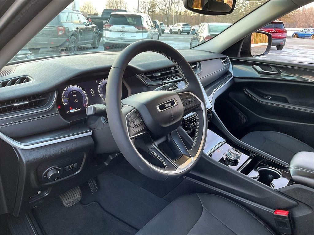 Used 2023 Black Jeep Laredo image 8