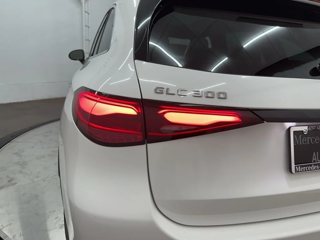 Used 2026 White Mercedes-Benz GLC 300 image 27