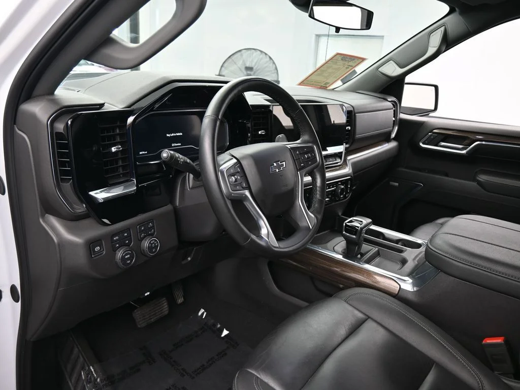 Used 2024 Summit White Chevrolet LT Trail Boss image 10