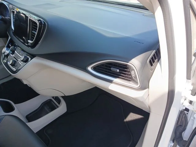 Used 2024 White Chrysler Touring L image 22