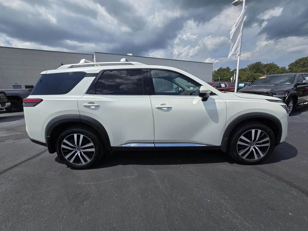 Used 2023 White Nissan Platinum 4WD image 8