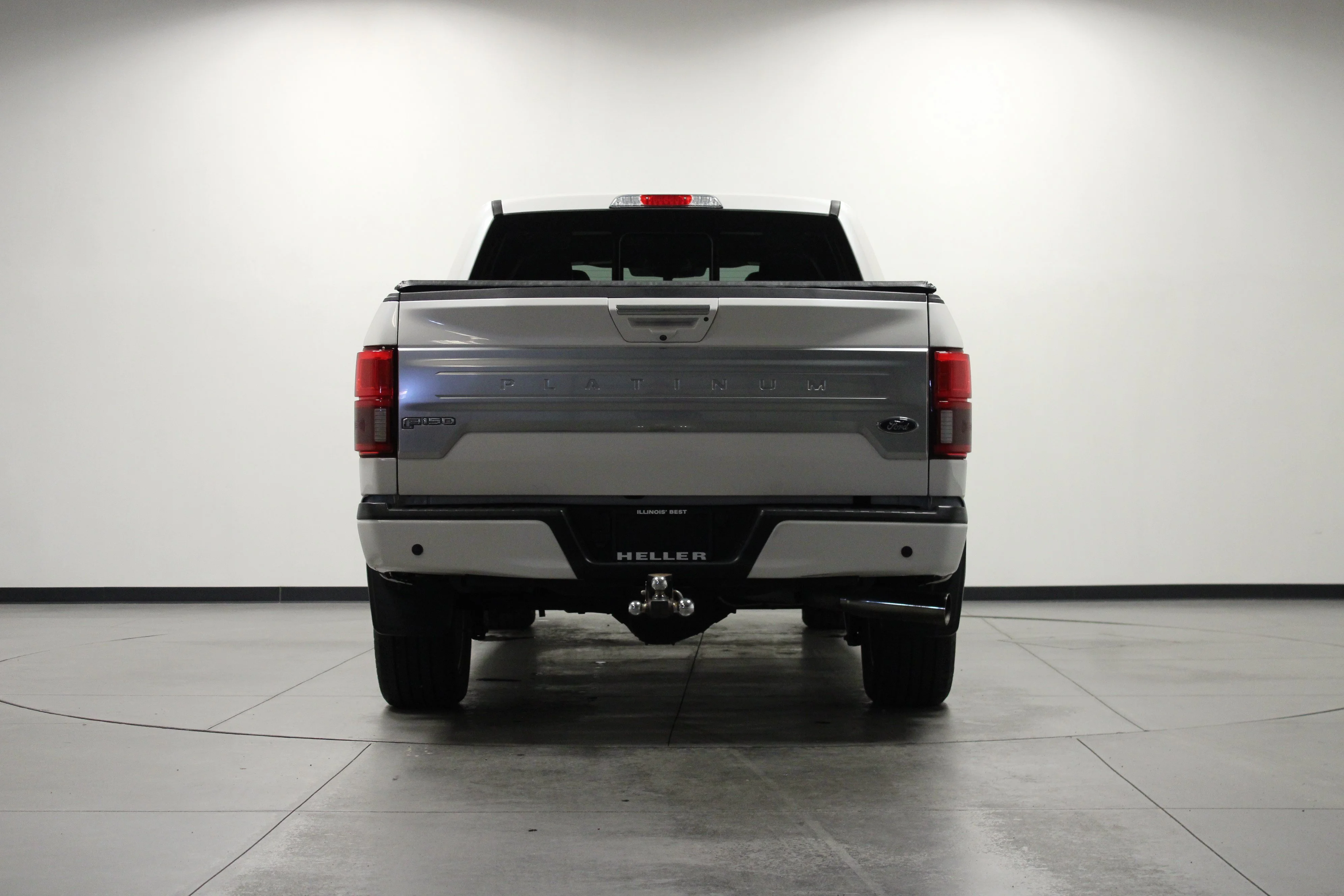 Used 2018 White Platinum Metallic Tri-Coat Ford Platinum image 5