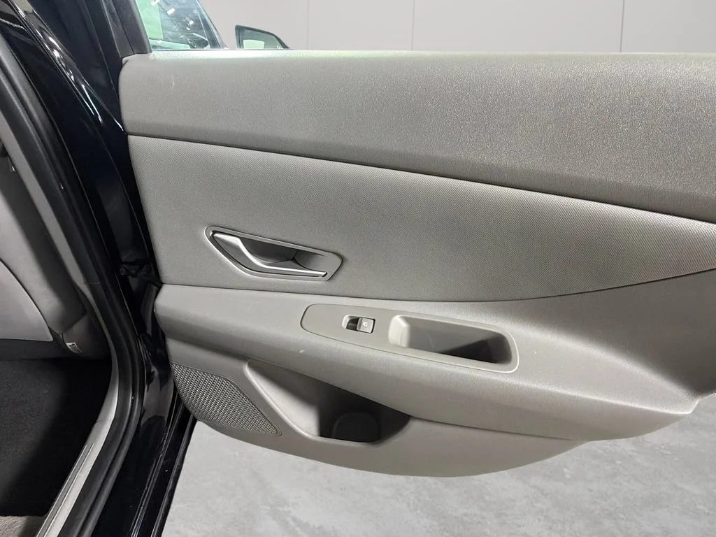 Used 2022 Black Hyundai SEL image 30