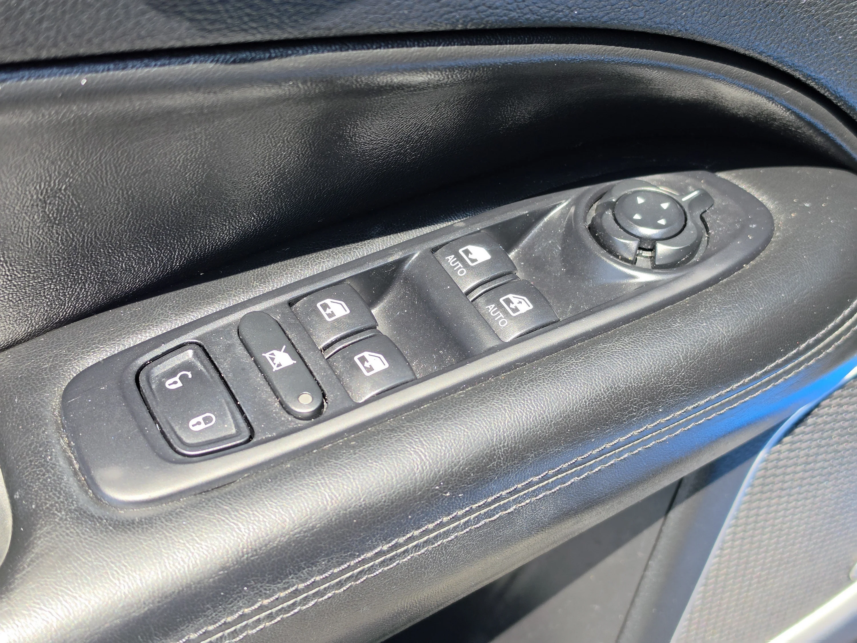 Used 2021 Laser Blue Pearlcoat Jeep Altitude image 22