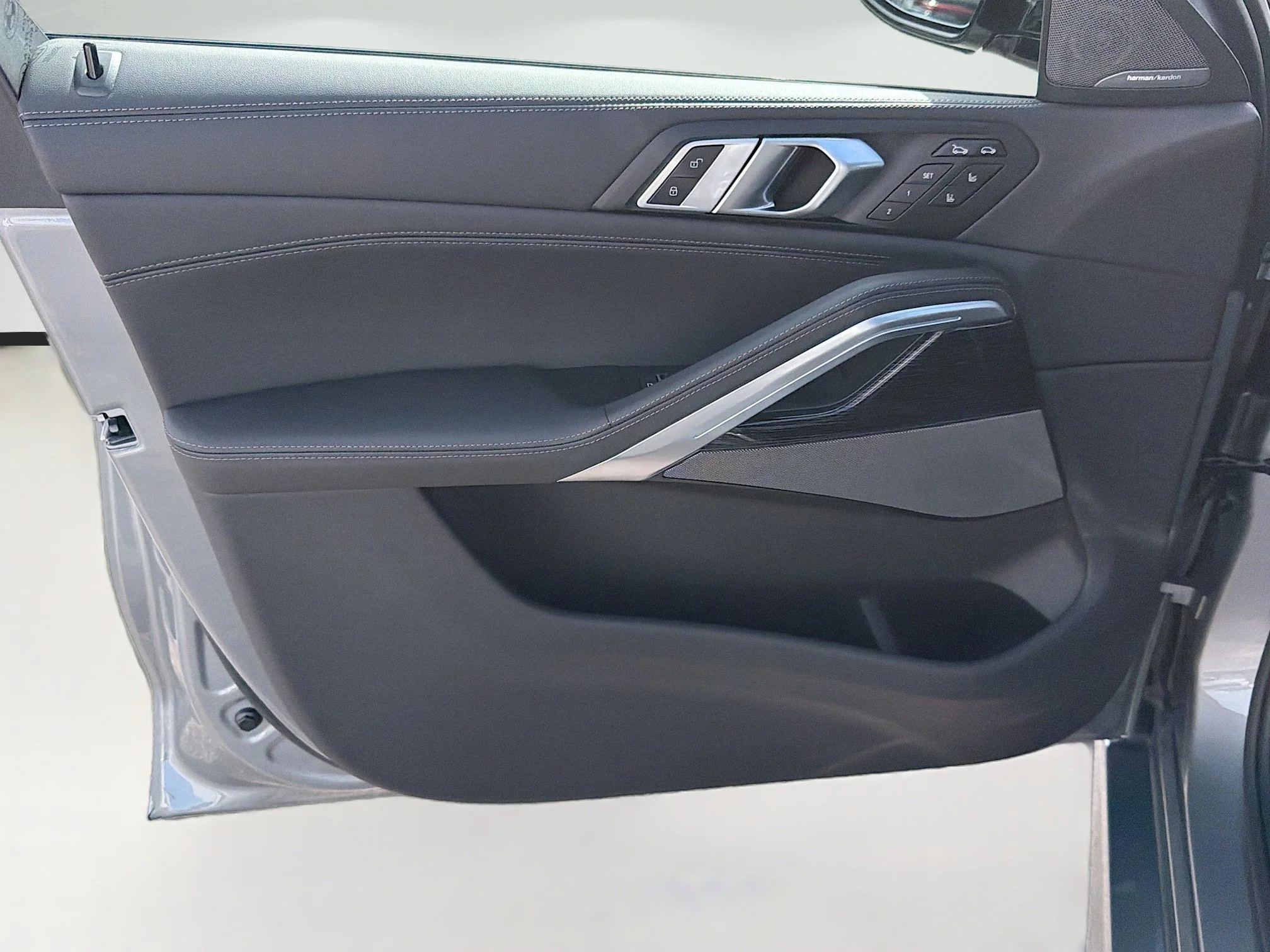 New 2027 Skyscraper Grey Metallic BMW xDrive40i image 21