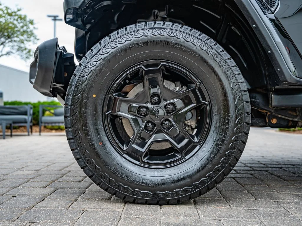 Used 2021 Black Clearcoat Jeep Mojave image 10