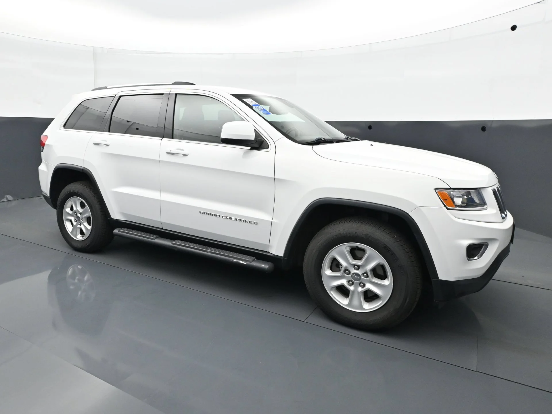 Used 2015 Bright White Clearcoat Jeep Laredo image 8