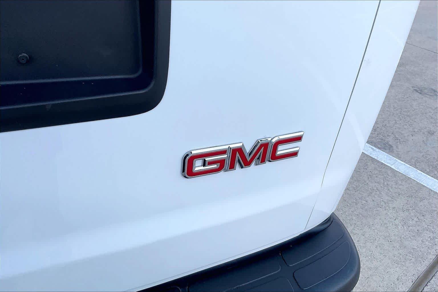 2025 GMC Savana Cargo Work Van - Photo 10