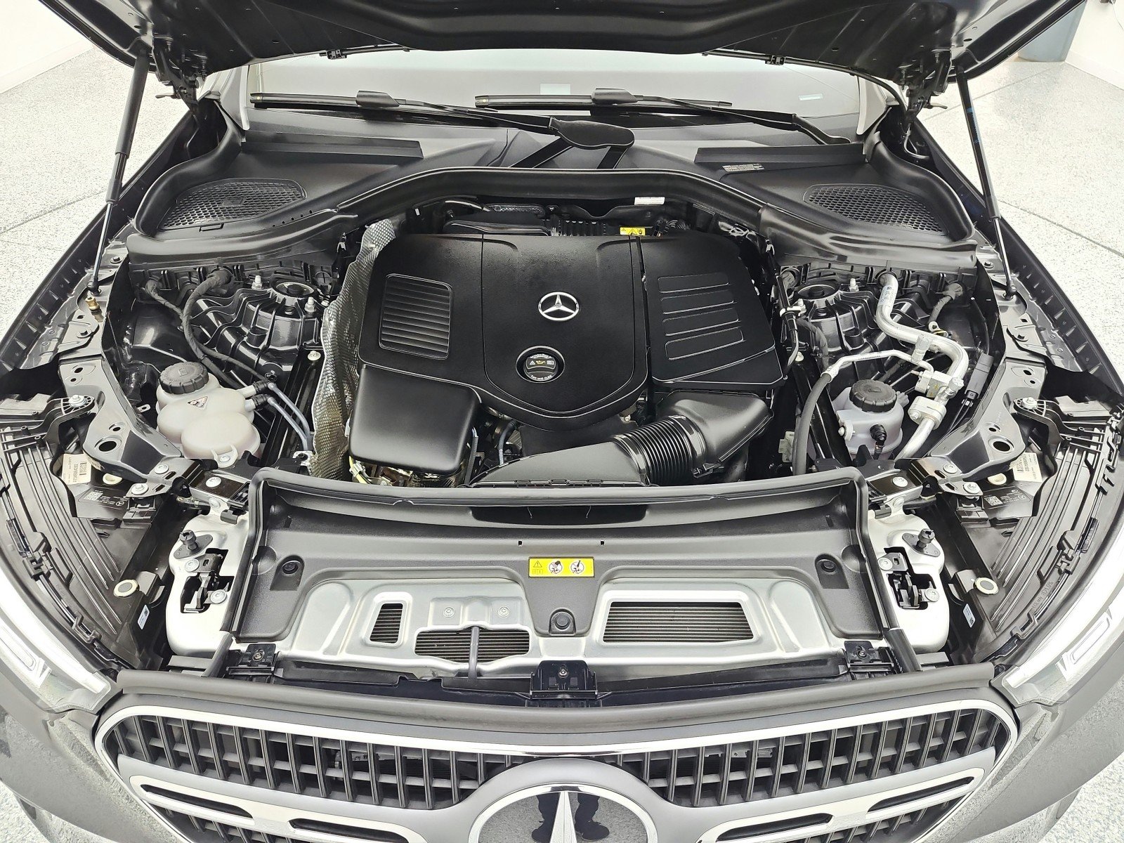 Certified Used 2026 Graphite Grey Metallic Mercedes-Benz GLC 300 SUV image 14