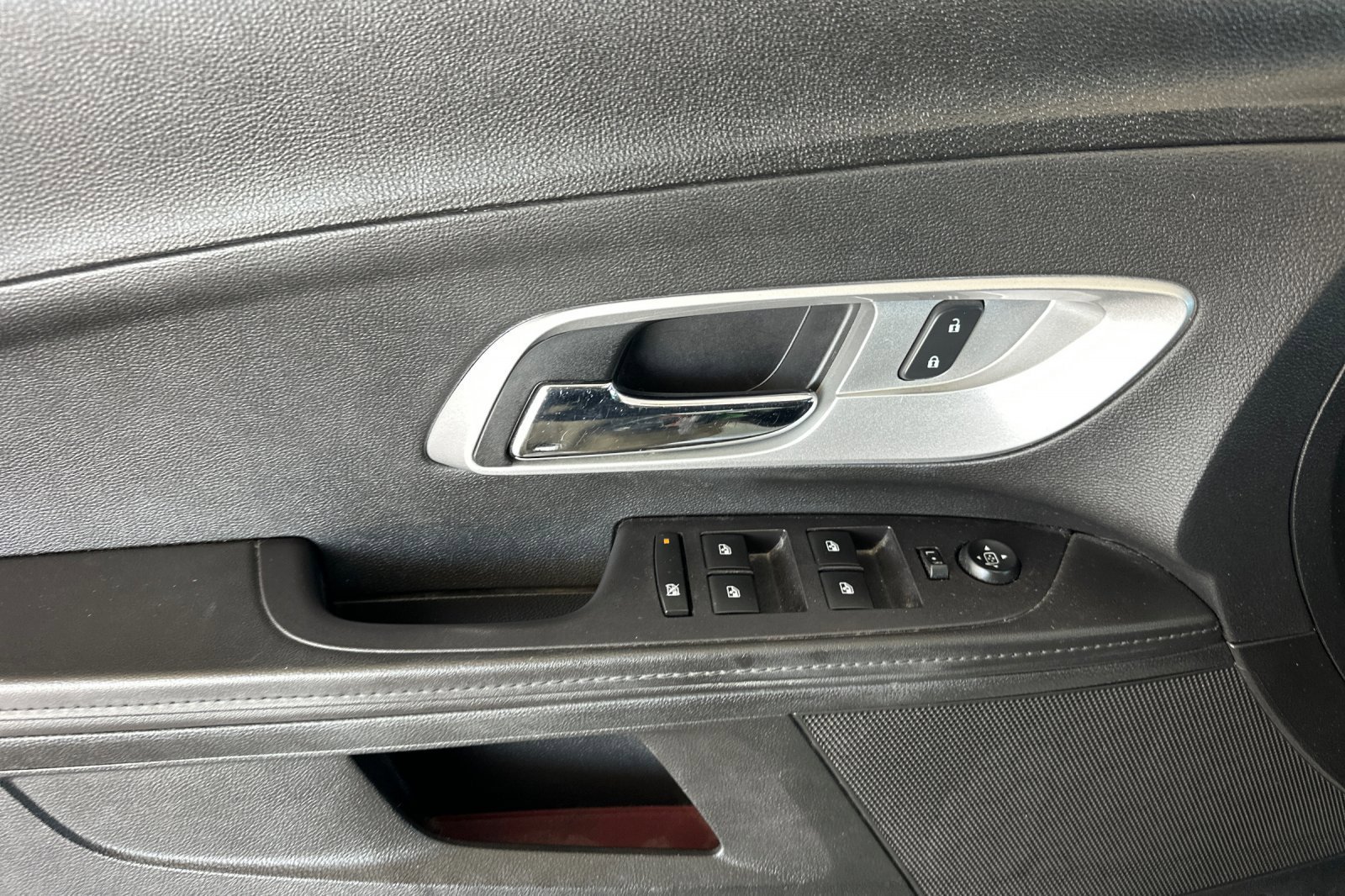 Used 2016 Summit White Chevrolet LS image 11