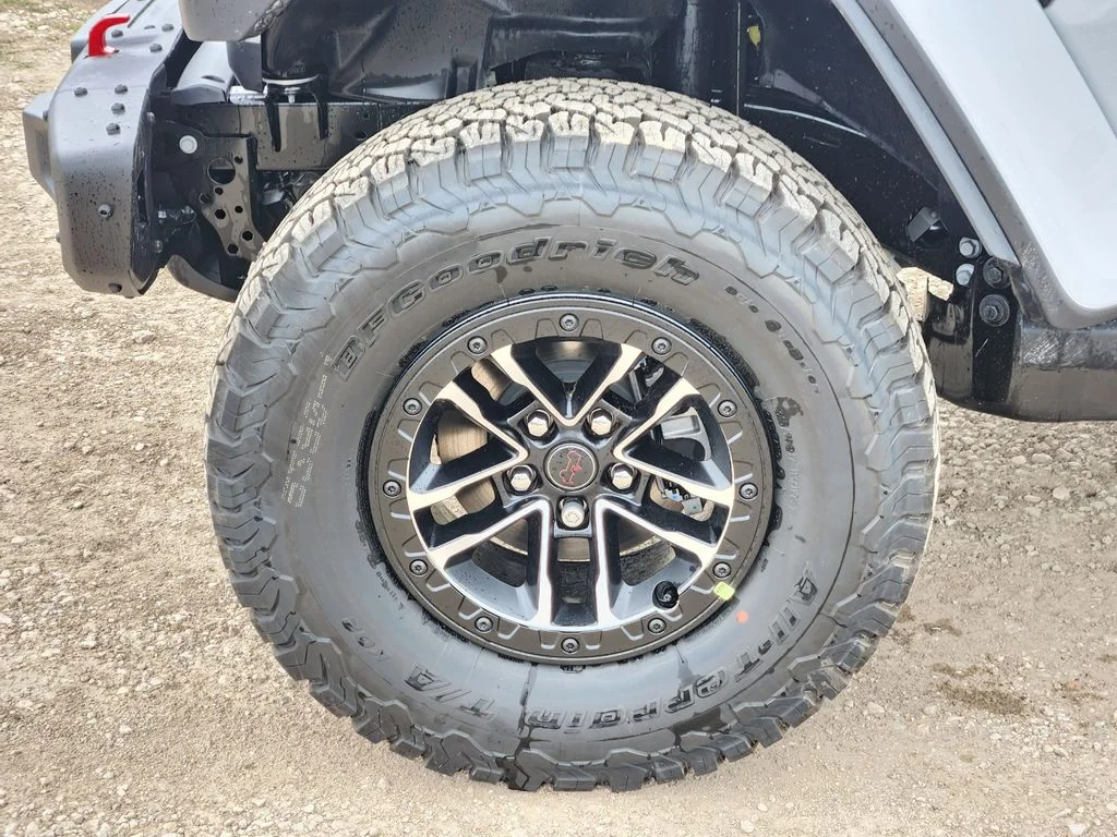 New 2026 Bright White Clear-Coat Exterior Paint Jeep Rubicon X image 7