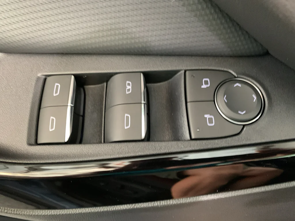 2027 Chevrolet Equinox RS - Photo 29