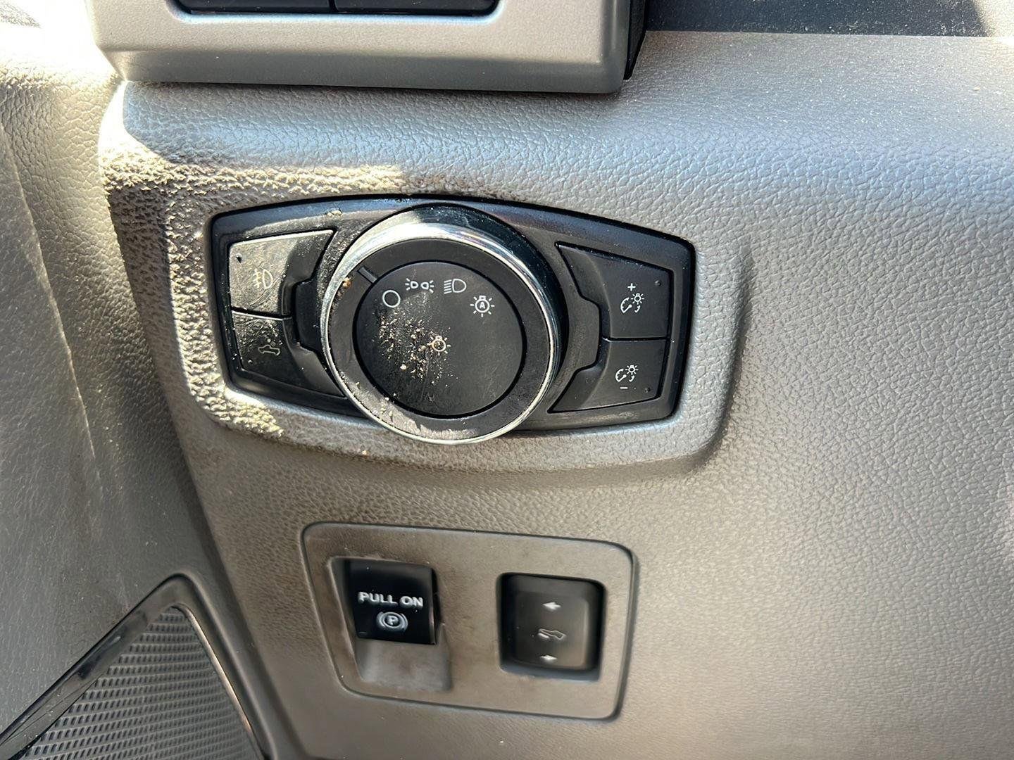 Used 2018 Magnetic Ford LARIAT image 16