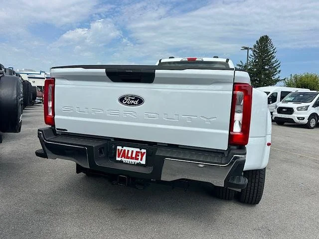 New 2027 Oxford White Ford F-350® XL image 5