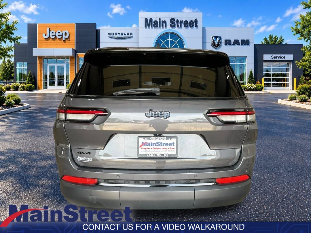 Used 2024 Baltic Gray Metallic Clearcoat Jeep Altitude image 4