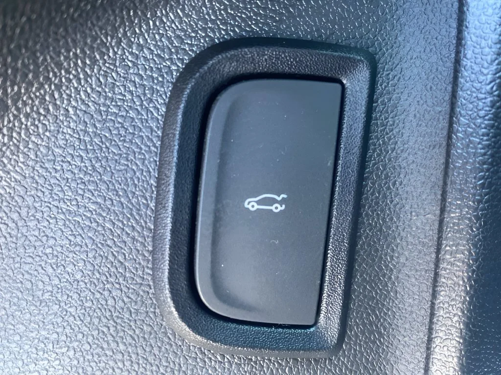Used 2024 Summit White Chevrolet LT image 18