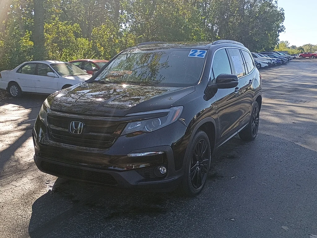 Certified Used 2022 Crystal Black Pearl Honda SE image 7