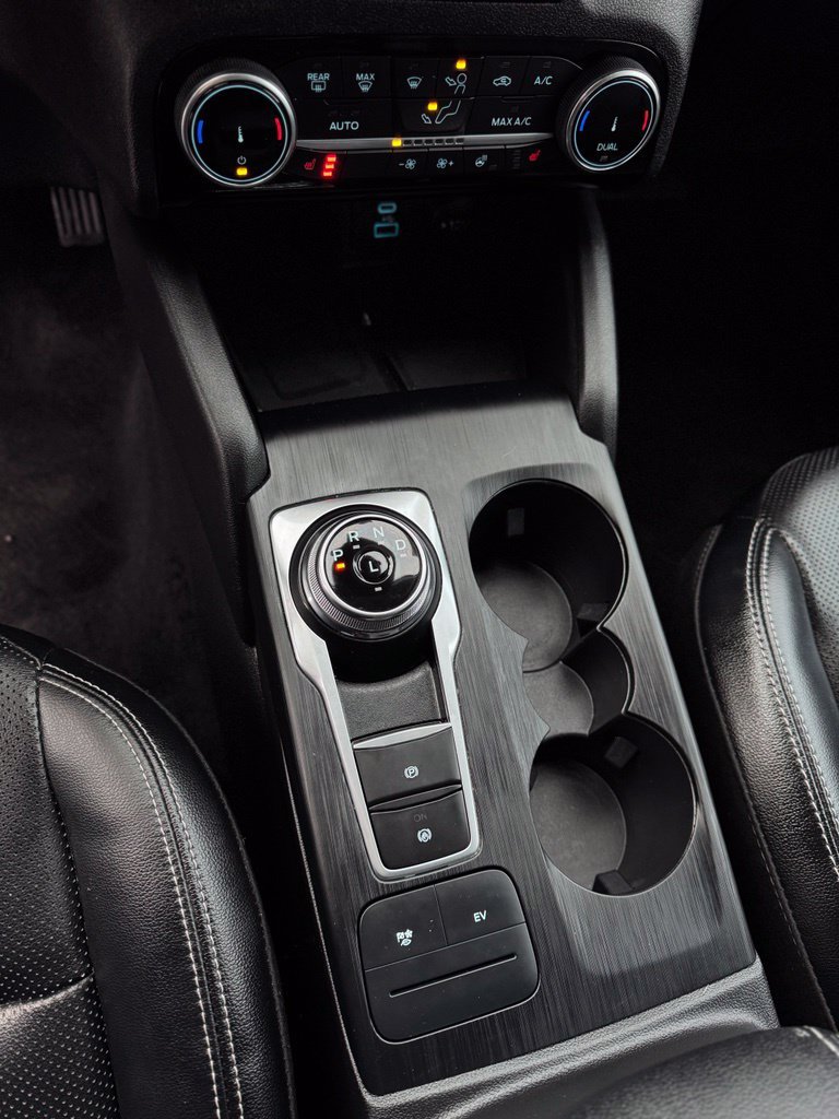 Used 2022 Black Metallic Ford SEL image 22