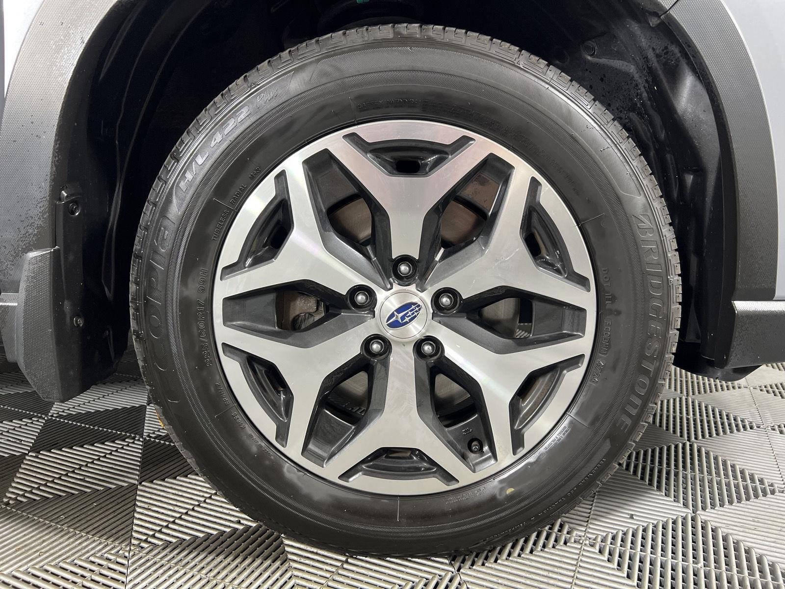 Used 2023 Ice Silver Metallic Subaru Premium image 7