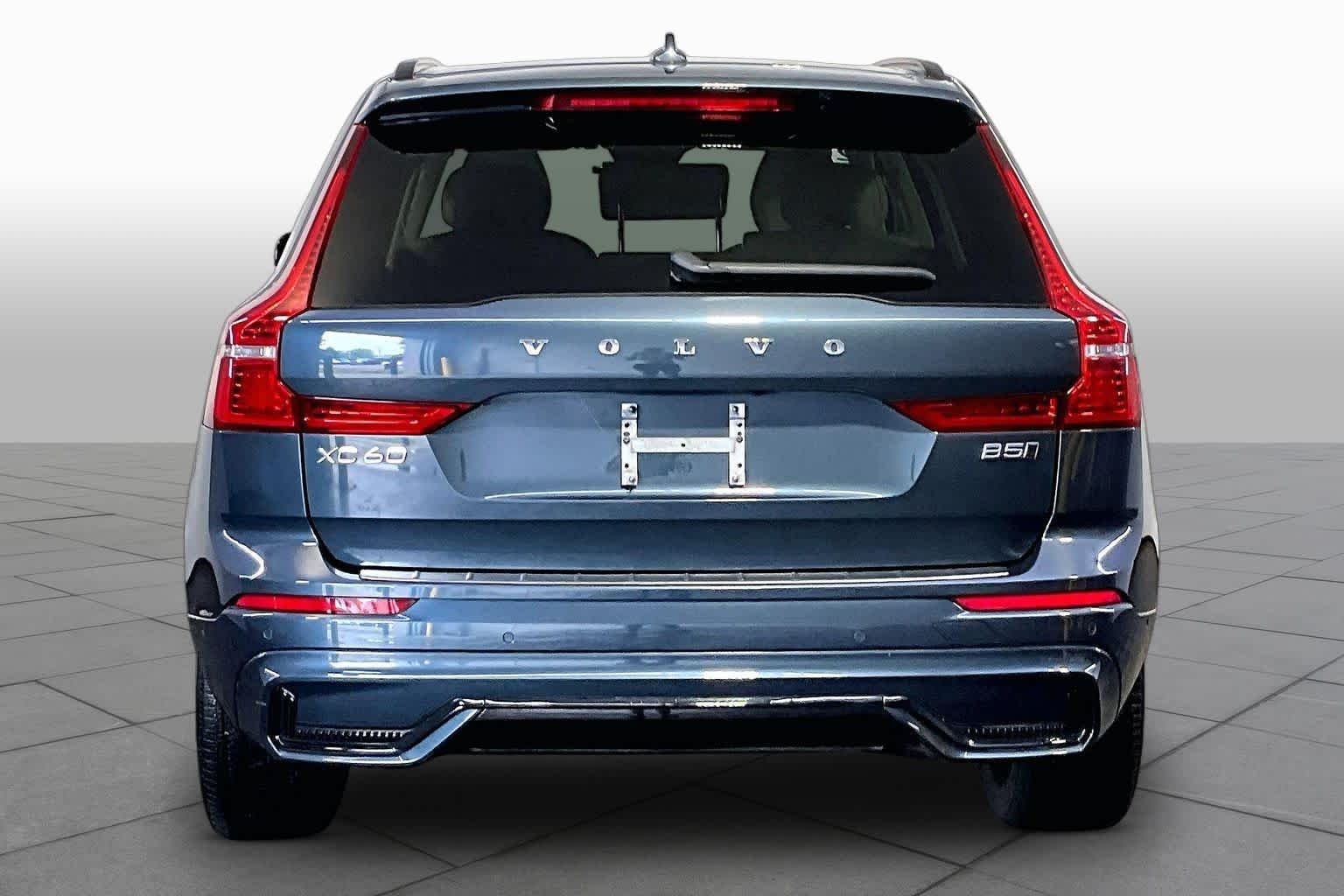 Pre-Owned 2023 Volvo XC60 Plus Dark Theme