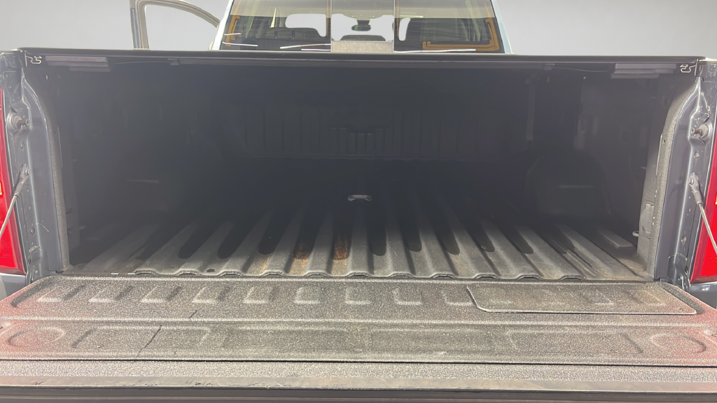 Used 2020 Shadow Gray Metallic Chevrolet LTZ image 34