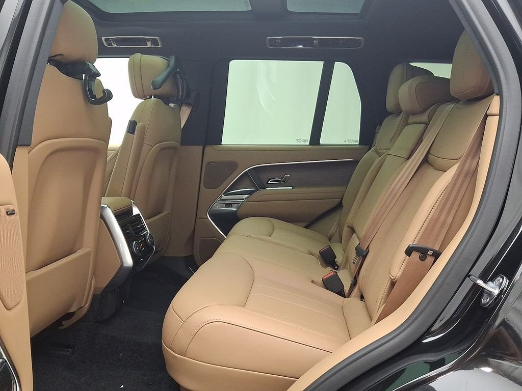 New 2026 Santorini Black Land Rover SE image 6