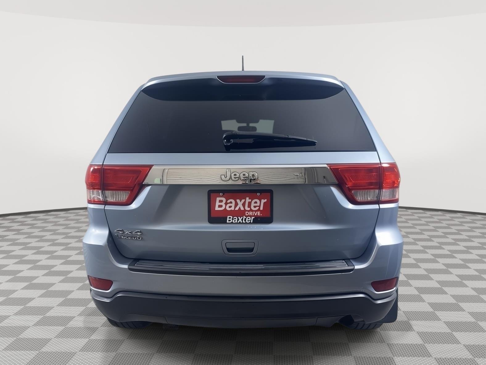 Used 2012 Winter Chill Pearl Jeep Laredo image 10