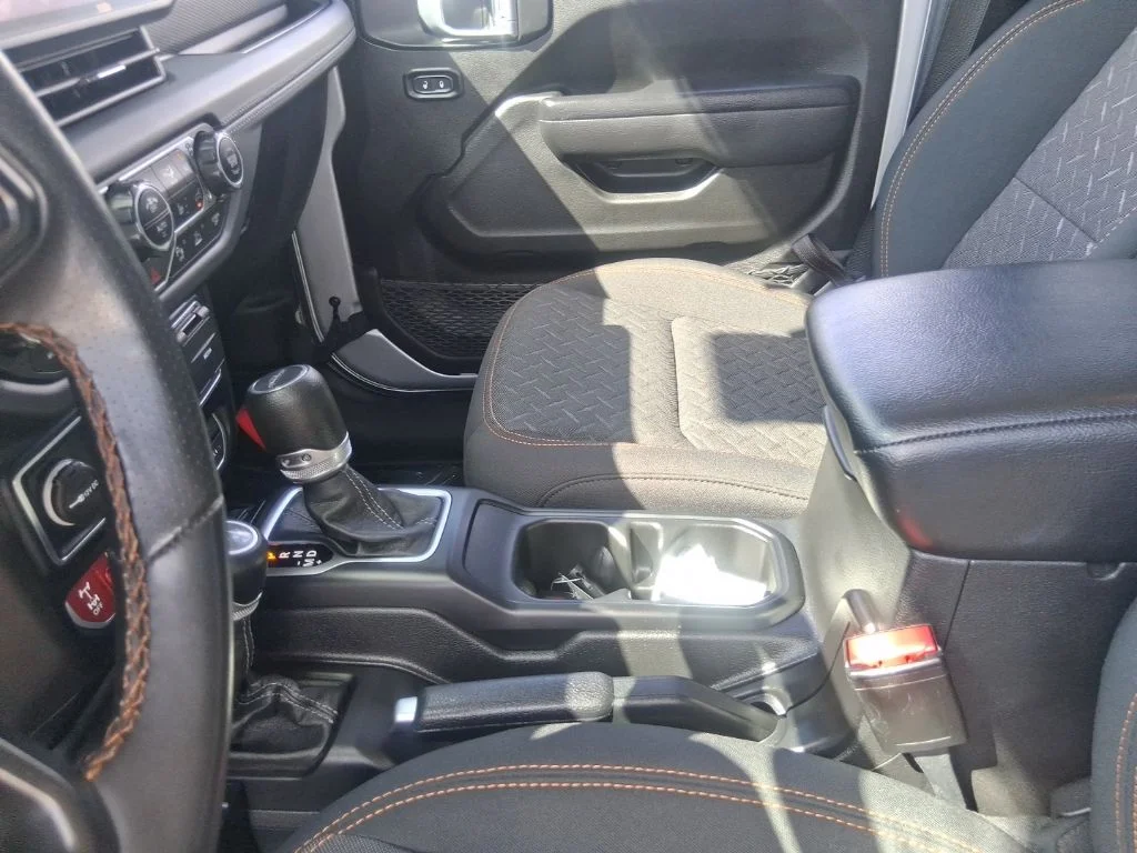 Used 2024 Silver Jeep Mojave image 16