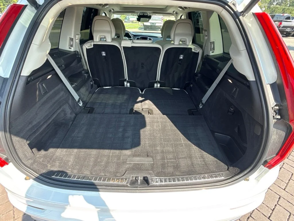 Used 2021 White Volvo T5 Momentum image 24