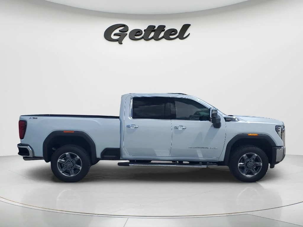Used 2026 Glacier White Tricoat GMC SLT image 4