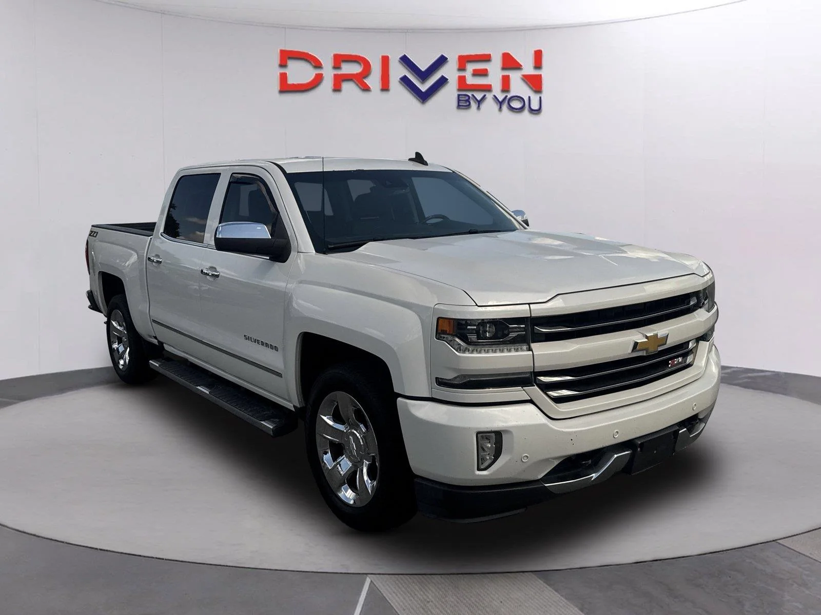 Used 2018 IRIDESCENT PEARL TRICOAT Chevrolet LTZ image 1