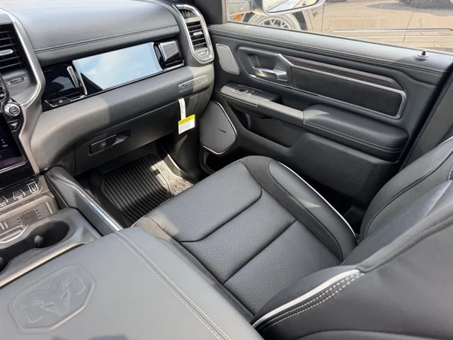 New 2026 Diamond Black Crystal Pearl-Coat Exterior Paint RAM Laramie image 18