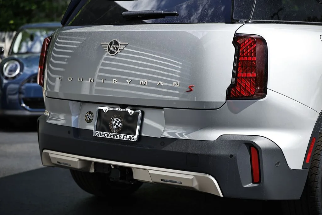 New 2027 Silver MINI Iconic image 9